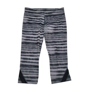 Under Armour Gray Stripe Legging Short Cropped Athletic‎ Waist Pocket Womens M